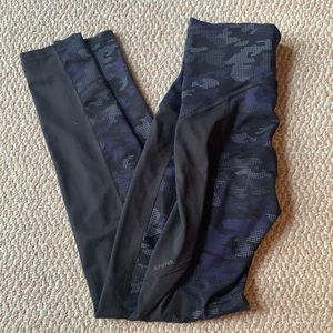 Spanx Camo athletic leggings small